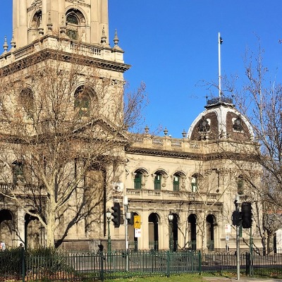 Photo of Collingwood Town Hall on a sunny day